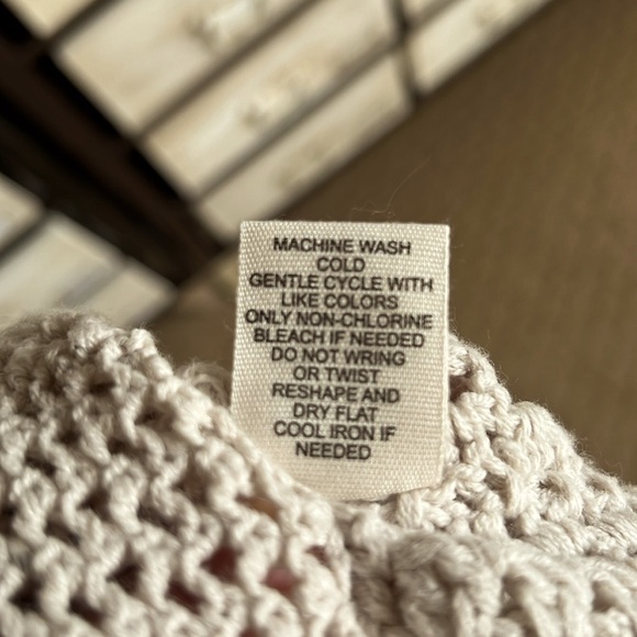 NWOT Jessica Simpson Crochet Flower Tank - Picture 9 of 9